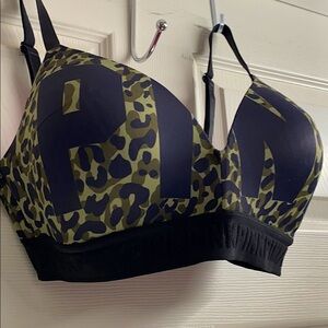 💗 VICTORIA SECRET PINK ✖️ Camo Logo Wireless Bra